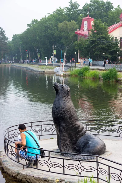 Skulptur Säl Stadsparken För Kultur Och Rekreation Gagarin Juzjno Sakhalinsk — Stockfoto