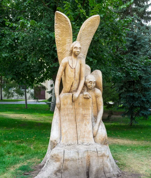 Scultura Legno Due Angeli Giardino Strukovsky Samara City Russia Agosto — Foto Stock