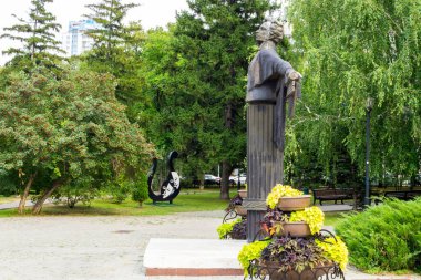 Parktaki Puşkin anıtı. Samara. Rusya Ağustos 2021 