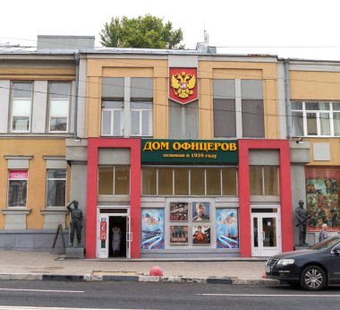Samara garnizonundaki memurların evine K. E. Voroshilov adı verildi. Samara şehri. Rusya Ağustos 2021 