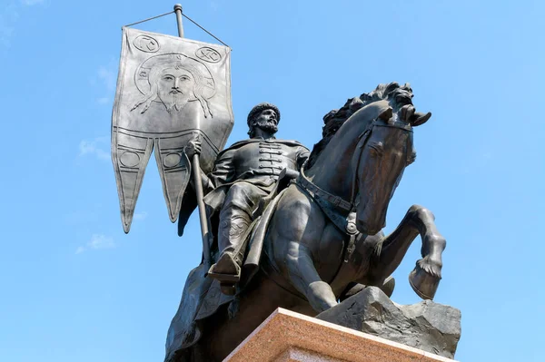 市の最初の回転と創設者であるグリゴリー ザセキン王子への記念碑 サマラだ ロシア2021年8月 — ストック写真