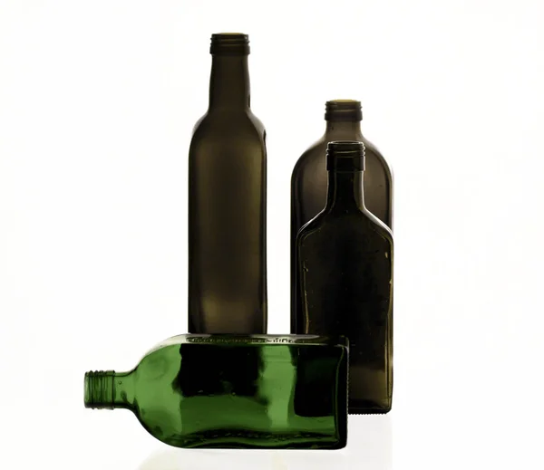 在白色背景上绿色的瓶子 — 图库照片