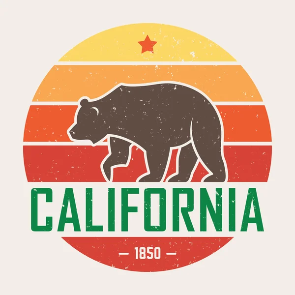 Kalifornien T-Shirt mit Grizzlybär. T-Shirt-Grafiken, Design, Druck, Typografie, Etikett, Abzeichen. — Stockvektor