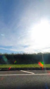 29 Eylül 2025. İngiltere 'nin merkez Nottingham şehrinin şehir sokakları boyunca kentsel sürüş. Nottingham, Birleşik Krallık 'ın Midlands bölgesinde yer alan tarihi, büyük ve büyük bir şehirdir..