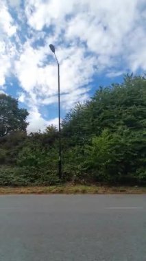 Coventry Central Şehri Araba Turu. Low and Wide Angle Car Monted Camera Dik Kamera Britanya Binaları ve Yolları Tarihi ve Modern Coventry City Street View of England. 13 Eylül 2025. 