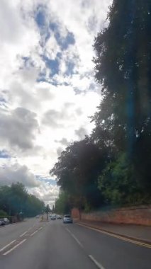 Coventry Central Şehri Araba Turu. Low and Wide Angle Car Monted Camera Dik Kamera Britanya Binaları ve Yolları Tarihi ve Modern Coventry City Street View of England. 13 Eylül 2025. 