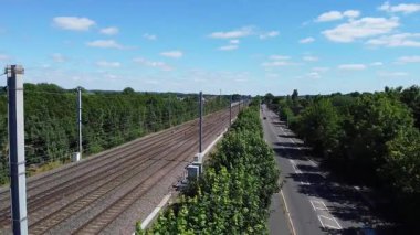 İngiltere 'nin Luton şehrinin Yüksek Angle Ev ve Residential ilçesi. İHA 'nın 20 Nisan 2025' te Orta Yükseklikten kısmen güneşli bir sabahta Hava Görüntüsü alındı.