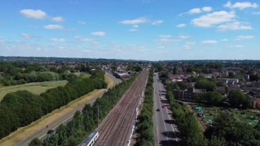 İngiltere 'nin Luton şehrinin Yüksek Angle Ev ve Residential ilçesi. İHA 'nın 20 Nisan 2025' te Orta Yükseklikten kısmen güneşli bir sabahta Hava Görüntüsü alındı.