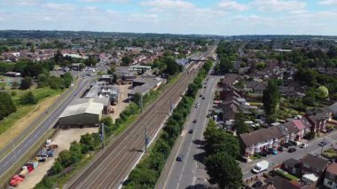 İngiltere 'nin Luton şehrinin Yüksek Angle Ev ve Residential ilçesi. İHA 'nın 20 Nisan 2025' te Orta Yükseklikten kısmen güneşli bir sabahta Hava Görüntüsü alındı.