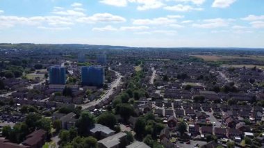 İngiltere 'nin Luton şehrinin Yüksek Angle Ev ve Residential ilçesi. İHA 'nın 20 Nisan 2025' te Orta Yükseklikten kısmen güneşli bir sabahta Hava Görüntüsü alındı.