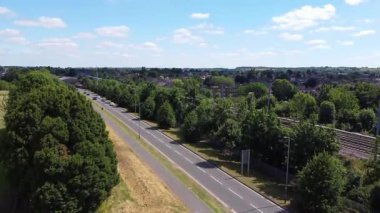 İngiltere 'nin Luton şehrinin Yüksek Angle Ev ve Residential ilçesi. İHA 'nın 20 Nisan 2025' te Orta Yükseklikten kısmen güneşli bir sabahta Hava Görüntüsü alındı.