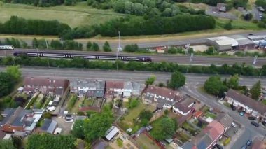 İngiltere 'nin Luton şehrinin Yüksek Angle Ev ve Residential ilçesi. İHA 'nın 20 Nisan 2025' te Orta Yükseklikten kısmen güneşli bir sabahta Hava Görüntüsü alındı.