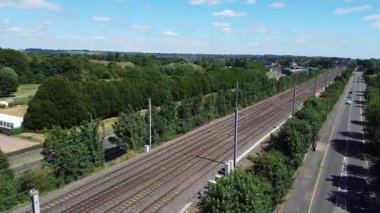 İngiltere 'nin Luton şehrinin Yüksek Angle Ev ve Residential ilçesi. İHA 'nın 20 Nisan 2025' te Orta Yükseklikten kısmen güneşli bir sabahta Hava Görüntüsü alındı.