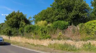 İngiltere 'nin tarihi hamamından Newport City Galler' e kadar düşük açılı araba monte edilmiş kamera görüntüleri. Görüntüler 13 Temmuz 2025 'te çekildi. İngiltere 'yi gezip Galler' e ve İngiltere 'nin kırsal bölgelerinden geçeceğiz.