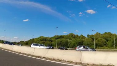 İngiltere 'nin tarihi hamamından Newport City Galler' e kadar düşük açılı araba monte edilmiş kamera görüntüleri. Görüntüler 13 Temmuz 2025 'te çekildi. İngiltere 'yi gezip Galler' e ve İngiltere 'nin kırsal bölgelerinden geçeceğiz.