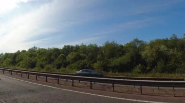 İngiltere 'nin tarihi hamamından Newport City Galler' e kadar düşük açılı araba monte edilmiş kamera görüntüleri. Görüntüler 13 Temmuz 2025 'te çekildi. İngiltere 'yi gezip Galler' e ve İngiltere 'nin kırsal bölgelerinden geçeceğiz.