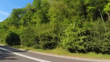 İngiltere 'nin tarihi hamamından Newport City Galler' e kadar düşük açılı araba monte edilmiş kamera görüntüleri. Görüntüler 13 Temmuz 2025 'te çekildi. İngiltere 'yi gezip Galler' e ve İngiltere 'nin kırsal bölgelerinden geçeceğiz.