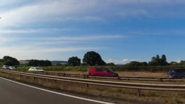 İngiltere 'nin tarihi hamamından Newport City Galler' e kadar düşük açılı araba monte edilmiş kamera görüntüleri. Görüntüler 13 Temmuz 2025 'te çekildi. İngiltere 'yi gezip Galler' e ve İngiltere 'nin kırsal bölgelerinden geçeceğiz.