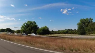 İngiltere 'nin tarihi hamamından Newport City Galler' e kadar düşük açılı araba monte edilmiş kamera görüntüleri. Görüntüler 13 Temmuz 2025 'te çekildi. İngiltere 'yi gezip Galler' e ve İngiltere 'nin kırsal bölgelerinden geçeceğiz.