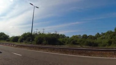 İngiltere 'nin tarihi hamamından Newport City Galler' e kadar düşük açılı araba monte edilmiş kamera görüntüleri. Görüntüler 13 Temmuz 2025 'te çekildi. İngiltere 'yi gezip Galler' e ve İngiltere 'nin kırsal bölgelerinden geçeceğiz.