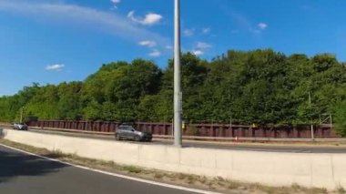 İngiltere 'nin tarihi hamamından Newport City Galler' e kadar düşük açılı araba monte edilmiş kamera görüntüleri. Görüntüler 13 Temmuz 2025 'te çekildi. İngiltere 'yi gezip Galler' e ve İngiltere 'nin kırsal bölgelerinden geçeceğiz.