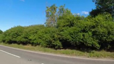 İngiltere 'nin tarihi hamamından Newport City Galler' e kadar düşük açılı araba monte edilmiş kamera görüntüleri. Görüntüler 13 Temmuz 2025 'te çekildi. İngiltere 'yi gezip Galler' e ve İngiltere 'nin kırsal bölgelerinden geçeceğiz.