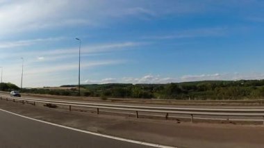 İngiltere 'nin tarihi hamamından Newport City Galler' e kadar düşük açılı araba monte edilmiş kamera görüntüleri. Görüntüler 13 Temmuz 2025 'te çekildi. İngiltere 'yi gezip Galler' e ve İngiltere 'nin kırsal bölgelerinden geçeceğiz.