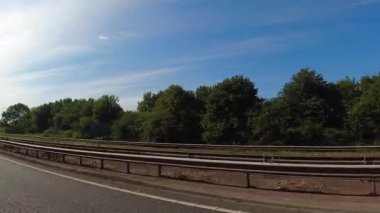 İngiltere 'nin tarihi hamamından Newport City Galler' e kadar düşük açılı araba monte edilmiş kamera görüntüleri. Görüntüler 13 Temmuz 2025 'te çekildi. İngiltere 'yi gezip Galler' e ve İngiltere 'nin kırsal bölgelerinden geçeceğiz.