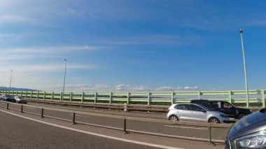 İngiltere 'nin tarihi hamamından Newport City Galler' e kadar düşük açılı araba monte edilmiş kamera görüntüleri. Görüntüler 13 Temmuz 2025 'te çekildi. İngiltere 'yi gezip Galler' e ve İngiltere 'nin kırsal bölgelerinden geçeceğiz.