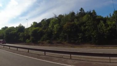 İngiltere 'nin tarihi hamamından Newport City Galler' e kadar düşük açılı araba monte edilmiş kamera görüntüleri. Görüntüler 13 Temmuz 2025 'te çekildi. İngiltere 'yi gezip Galler' e ve İngiltere 'nin kırsal bölgelerinden geçeceğiz.