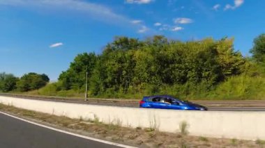 İngiltere 'nin tarihi hamamından Newport City Galler' e kadar düşük açılı araba monte edilmiş kamera görüntüleri. Görüntüler 13 Temmuz 2025 'te çekildi. İngiltere 'yi gezip Galler' e ve İngiltere 'nin kırsal bölgelerinden geçeceğiz.