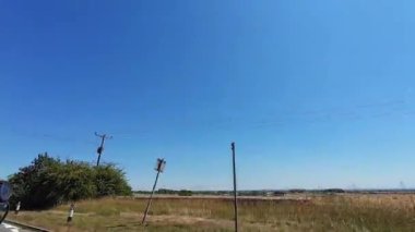 İngiltere 'nin tarihi hamamından Newport City Galler' e kadar düşük açılı araba monte edilmiş kamera görüntüleri. Görüntüler 13 Temmuz 2025 'te çekildi. İngiltere 'yi gezip Galler' e ve İngiltere 'nin kırsal bölgelerinden geçeceğiz.