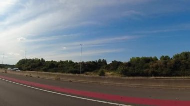 İngiltere 'nin tarihi hamamından Newport City Galler' e kadar düşük açılı araba monte edilmiş kamera görüntüleri. Görüntüler 13 Temmuz 2025 'te çekildi. İngiltere 'yi gezip Galler' e ve İngiltere 'nin kırsal bölgelerinden geçeceğiz.