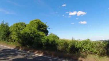 İngiltere 'nin tarihi hamamından Newport City Galler' e kadar düşük açılı araba monte edilmiş kamera görüntüleri. Görüntüler 13 Temmuz 2025 'te çekildi. İngiltere 'yi gezip Galler' e ve İngiltere 'nin kırsal bölgelerinden geçeceğiz.