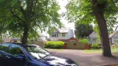 İngiltere 'nin Leicester şehrinin merkezi Leicester şehrinin tarihi caddelerinde ve binalarında trafik ve yollarda. Araç Bağlı Kamera 25 Temmuz 2025 'te İngiltere üzerinde yaz günü çekilmiştir.