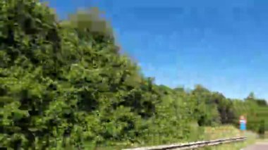 İngiliz Otoyollarında Araba Sürüşü. British Road Travel and Traraffic 'in 27 Haziran 2025' te British Highways ve British Highways üzerinde çoğunlukla Blue Sky ve Sunny Day Drive sürüşü sırasında çekilmiş kamera hızlandırılmış görüntüsü.