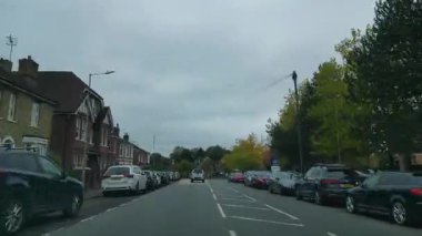 British Highways 'de araba kullanmak. British Road Travel and Traraffic during Blue Sky ve çoğunlukla Sunny Day Drive 'ın 29 Eylül 2025' te İngiltere Otoyolları ve Otoyolları 'nda çekilmiş görüntüleri..