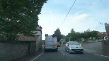 British Highways 'de araba kullanmak. British Road Travel and Traraffic during Blue Sky ve çoğunlukla Sunny Day Drive 'ın 29 Eylül 2025' te İngiltere Otoyolları ve Otoyolları 'nda çekilmiş görüntüleri.