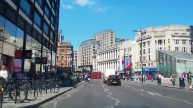 Westminster Tower Köprüsü ve Londra Gözü yakınlarındaki Tarihi Binalar, Big Ben Nehir Kenti Thames 'te İngiltere' nin başkenti Central London 'da gerçekleşen 