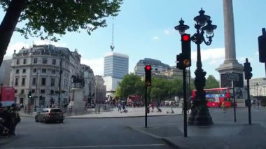 Westminster Tower Köprüsü ve Londra Gözü yakınlarındaki Tarihi Binalar, Big Ben Nehir Kenti Thames 'te İngiltere' nin başkenti Central London 'da gerçekleşen 