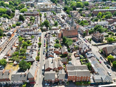 Londra Şehir ve Şehir Merkezi 'ndeki High Angle Sokak Manzarası ve Binaları. İngiltere İHA Turu. 11 Temmuz 2025. İHA montajlı kamera görüntüsü İngiltere üzerinde açık, sıcak ve güneşli bir günde Orta Yükseklikten
