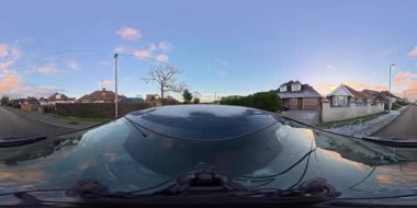 Luton City Streets Tour on Car during Cold Sunny Evening ve during Sunset during 3 Ocak 2026. Low ve Ultra Geniş Açı 360 Panoramik Araba İngiliz İnşaat ve Yollarının 360 Kamera Görüntüsü Luton City Street View of England