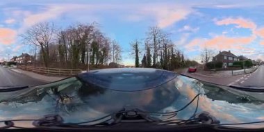 Luton City Streets Tour on Car during Cold Sunny Evening ve during Sunset during 3 Ocak 2026. Low ve Ultra Geniş Açı 360 Panoramik Araba İngiliz İnşaat ve Yollarının 360 Kamera Görüntüsü Luton City Street View of England