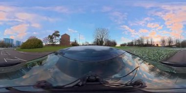 Luton City Streets Tour on Car during Cold Sunny Evening ve during Sunset during 3 Ocak 2026. Low ve Ultra Geniş Açı 360 Panoramik Araba İngiliz İnşaat ve Yollarının 360 Kamera Görüntüsü Luton City Street View of England