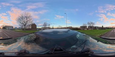 Luton City Streets Tour on Car during Cold Sunny Evening ve during Sunset during 3 Ocak 2026. Low ve Ultra Geniş Açı 360 Panoramik Araba İngiliz İnşaat ve Yollarının 360 Kamera Görüntüsü Luton City Street View of England