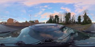 Luton City Streets Tour on Car during Cold Sunny Evening ve during Sunset during 3 Ocak 2026. Low ve Ultra Geniş Açı 360 Panoramik Araba İngiliz İnşaat ve Yollarının 360 Kamera Görüntüsü Luton City Street View of England