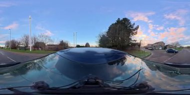 Luton City Streets Tour on Car during Cold Sunny Evening ve during Sunset during 3 Ocak 2026. Low ve Ultra Geniş Açı 360 Panoramik Araba İngiliz İnşaat ve Yollarının 360 Kamera Görüntüsü Luton City Street View of England