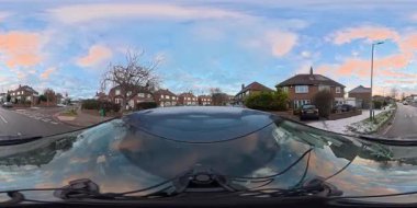 Luton City Streets Tour on Car during Cold Sunny Evening ve during Sunset during 3 Ocak 2026. Low ve Ultra Geniş Açı 360 Panoramik Araba İngiliz İnşaat ve Yollarının 360 Kamera Görüntüsü Luton City Street View of England