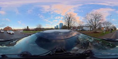 Luton City Streets Tour on Car during Cold Sunny Evening ve during Sunset during 3 Ocak 2026. Low ve Ultra Geniş Açı 360 Panoramik Araba İngiliz İnşaat ve Yollarının 360 Kamera Görüntüsü Luton City Street View of England