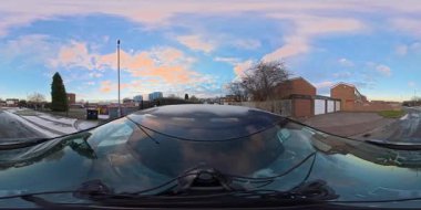 Luton City Streets Tour on Car during Cold Sunny Evening ve during Sunset during 3 Ocak 2026. Low ve Ultra Geniş Açı 360 Panoramik Araba İngiliz İnşaat ve Yollarının 360 Kamera Görüntüsü Luton City Street View of England